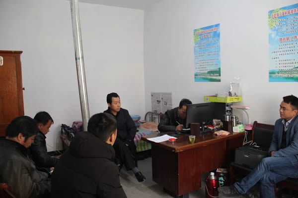 隴運集團(tuán)公司開展支援寧強村春耕生產(chǎn)捐贈農(nóng)機活動