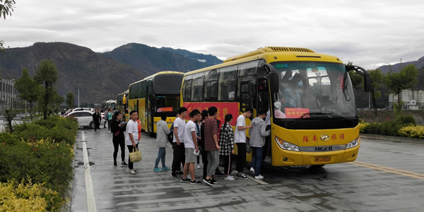 愛心送考 奉獻(xiàn)社會(huì)