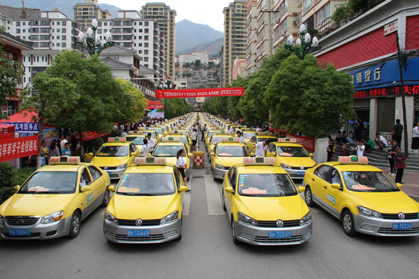 愛心送考 奉獻(xiàn)社會(huì)