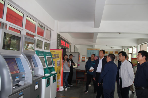 市安委辦主任、安監(jiān)局局長(zhǎng)李永宏一行到隴運(yùn)集團(tuán)公司檢查指導(dǎo)工作