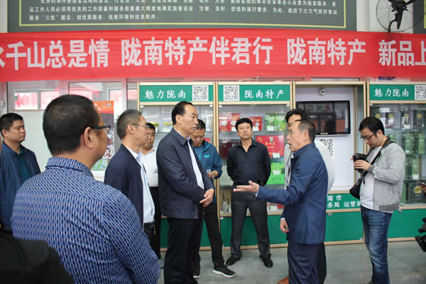 市安委辦主任、安監(jiān)局局長(zhǎng)李永宏一行到隴運(yùn)集團(tuán)公司檢查指導(dǎo)工作