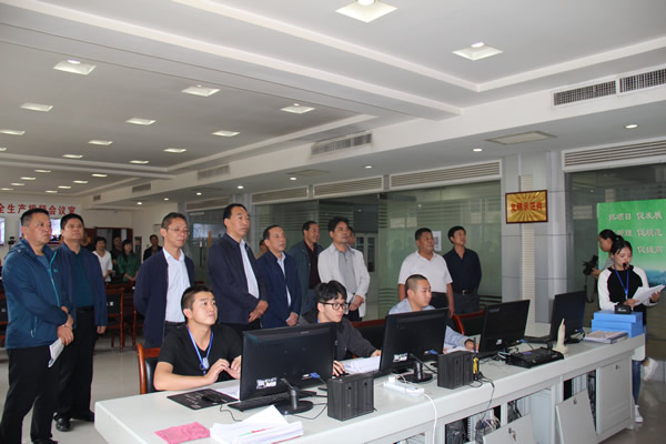 市安委辦主任、安監(jiān)局局長(zhǎng)李永宏一行到隴運(yùn)集團(tuán)公司檢查指導(dǎo)工作