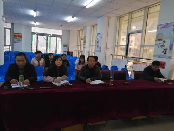 隴運集團公司黨委組織開展黨課輔導(dǎo)和理論學(xué)習(xí)中心組(擴大)學(xué)習(xí)教育活動