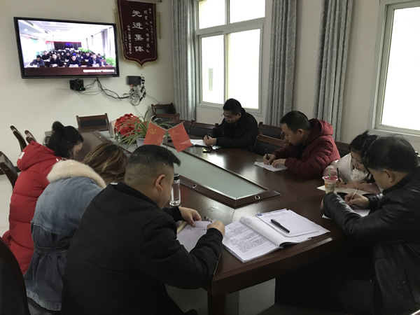 隴運集團公司黨委組織開展黨課輔導(dǎo)和理論學(xué)習(xí)中心組(擴大)學(xué)習(xí)教育活動