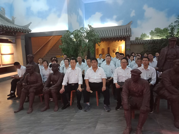 隴運(yùn)集團(tuán)公司黨委開展“不忘初心、牢記使命”紀(jì)念建黨98周年主題黨日活動