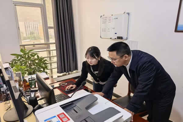 隴南市隴運集團公司黨委書記、董事長馬明喜深入一線開展“五一”節(jié)日期間安全生產(chǎn)檢查